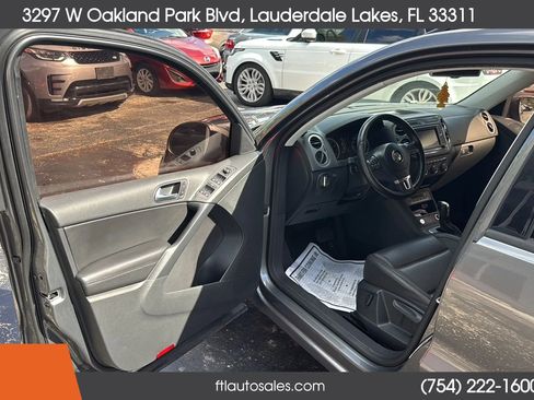 Used 2017 Volkswagen Tiguan S image 17