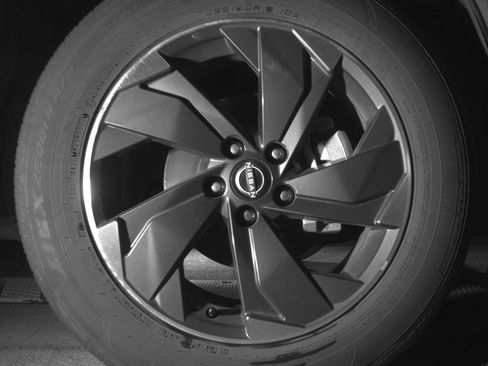 Used 2025 Nissan Rogue SV FWD image 13