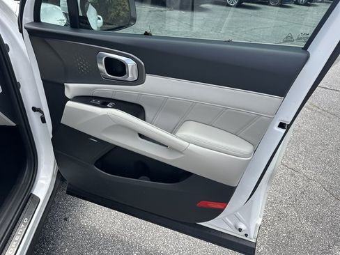 Certified 2023 Kia Sorento SX Prestige w/ Panoramic Sunroof Package AWD/4WD image 17