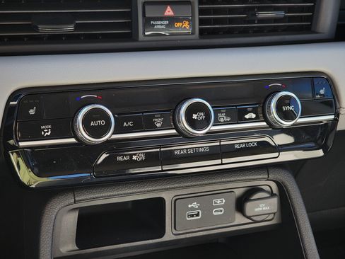 Certified 2025 Honda Pilot EX-L image 25