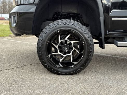 Used 2018 GMC Sierra 3500 Denali w/ Duramax Plus Package image 9