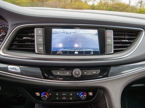 Used 2021 Buick Enclave Essence w/ Sun And Navigation Package image 23