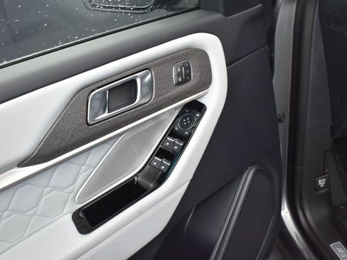 New 2026 Ford Explorer Platinum w/ LUX Leather Package AWD/4WD image 9