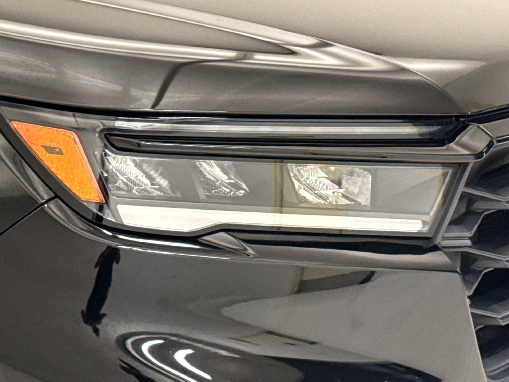 Used 2025 Honda Pilot Sport image 5