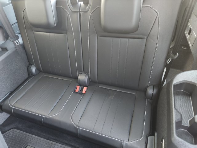Used 2022 Volkswagen Tiguan SE R-Line FWD image 33
