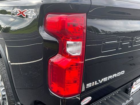 Used 2022 Chevrolet Silverado 2500 Custom w/ Custom Value Package AWD/4WD image 32