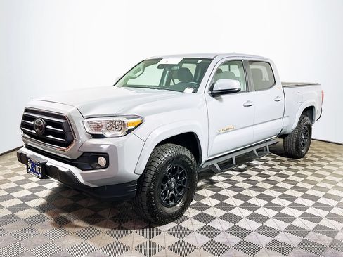 Certified 2021 Toyota Tacoma SR5 AWD/4WD image 3