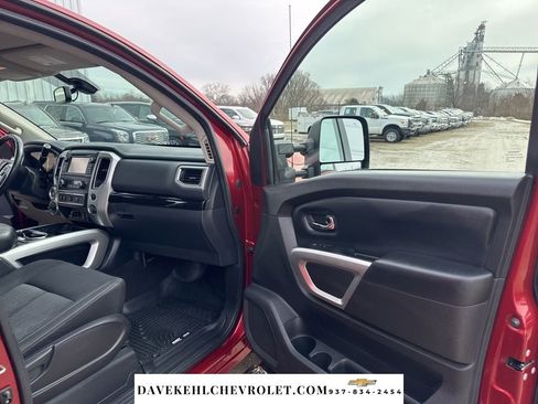 Used 2017 Nissan Titan SV image 25