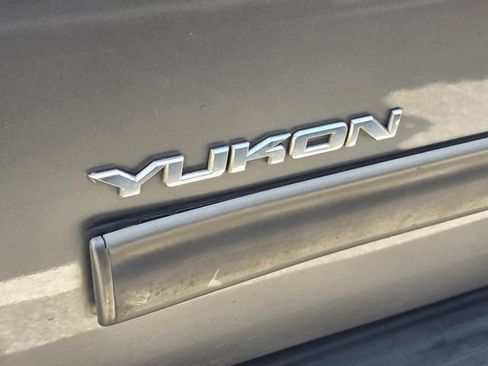 Used 2012 GMC Yukon SLT w/ SLT-2 Equipment Package image 16