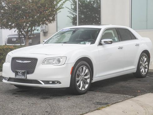 Used 2018 Chrysler 300 Limited image 3