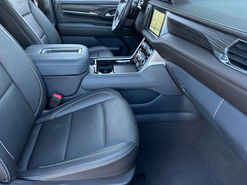 Used 2024 GMC Yukon Denali w/ Advanced Technology Package image 17