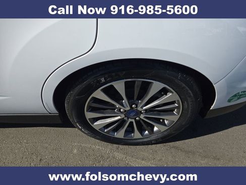 Used 2017 Ford C-MAX Energi Titanium image 35