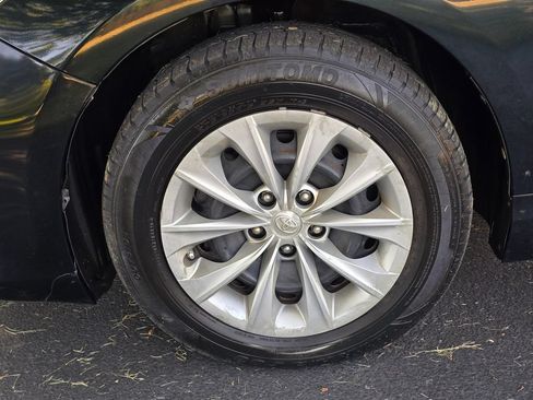 Used 2016 Toyota Camry SE w/ Moonroof Package FWD image 10