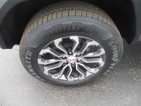 Used 2024 GMC Canyon Denali AWD/4WD image 14