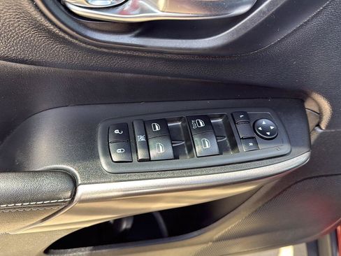 Used 2019 Jeep Cherokee Latitude w/ Popular Appearance Group FWD image 11