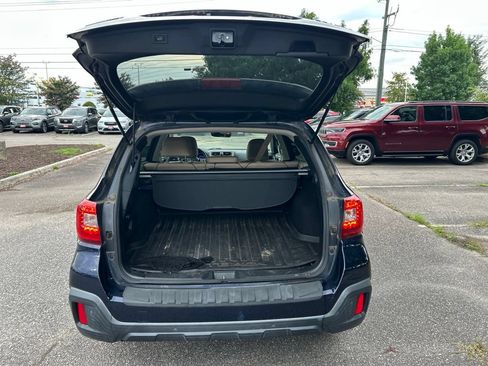 Used 2018 Subaru Outback 2.5i Limited AWD/4WD image 9