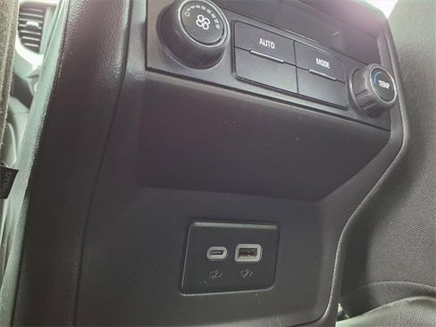 Used 2021 GMC Acadia SLE image 22