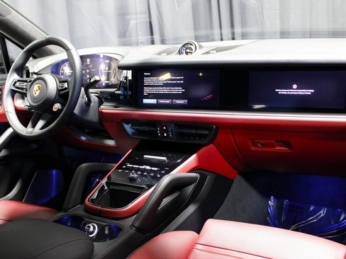 Used 2024 Porsche Cayenne Turbo GT image 23