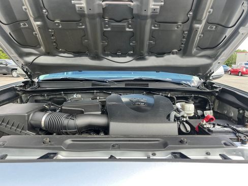Used 2022 Toyota Tacoma SR5 w/ Technology Package AWD/4WD image 18