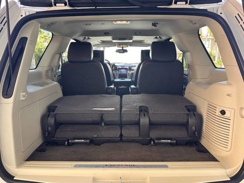 Used 2011 Cadillac Escalade Platinum image 79