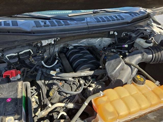 Used 2015 Ford F150 Platinum w/ Equipment Group 701A Luxury AWD/4WD image 23