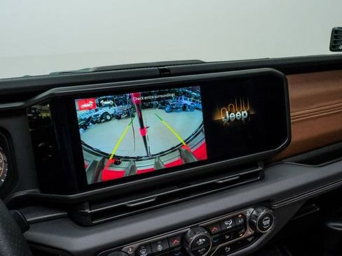 Used 2025 Jeep Wrangler Unlimited Rubicon w/ Technology Group image 75