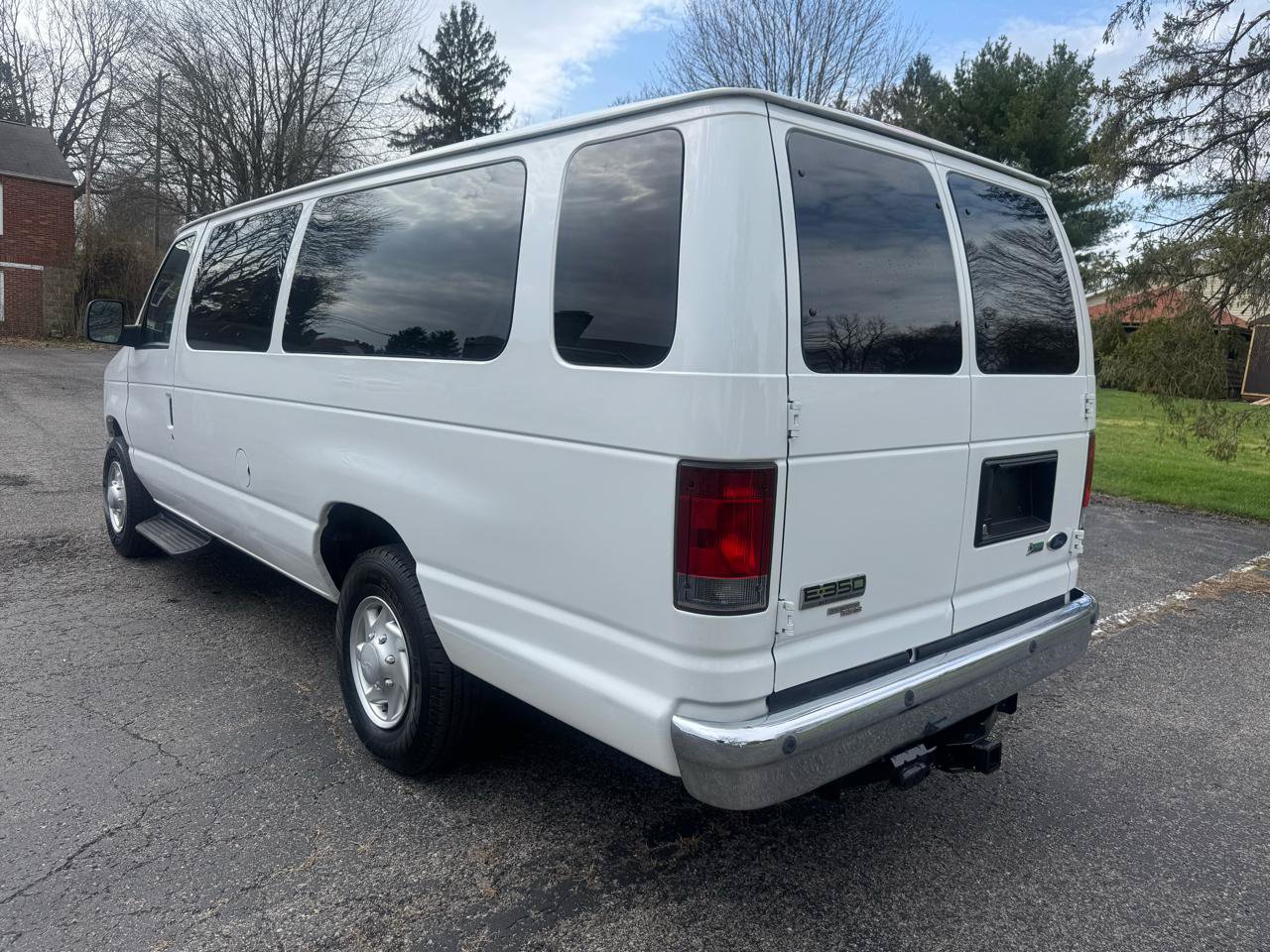 Used 2013 Ford E-350 and Econoline 350 XLT RWD image 3