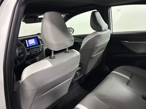 Used 2025 Toyota Camry SE w/ Convenience Package image 29