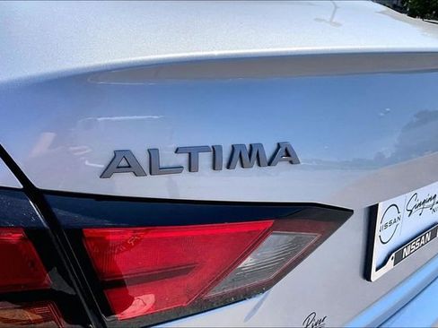 Used 2024 Nissan Altima 2.5 SR FWD image 25