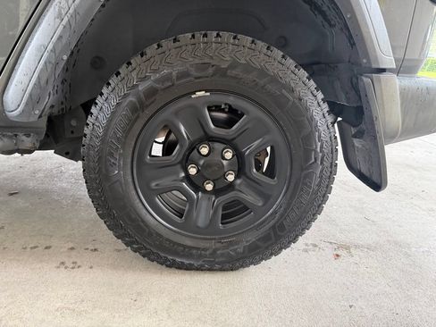 Used 2019 Jeep Wrangler Unlimited Sport S AWD/4WD image 17