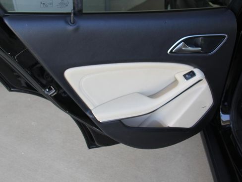 Used 2018 Mercedes-Benz GLA 250 4MATIC image 27