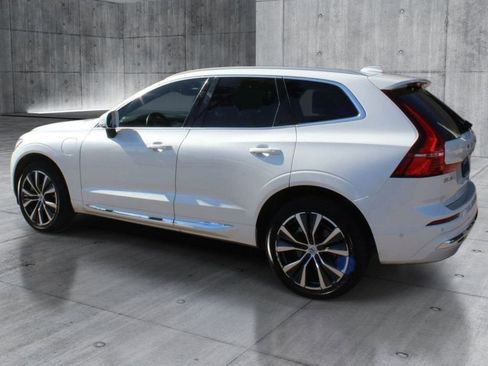 Used 2022 Volvo XC60 T8 Inscription Expression w/ Advanced Package AWD/4WD image 3