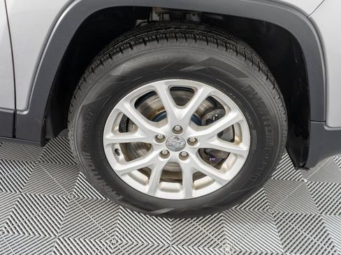 Used 2017 Jeep Cherokee Sport w/ Cold Weather Group image 32