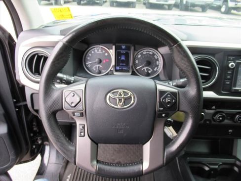 Used 2016 Toyota Tacoma SR5 image 17