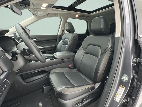 Used 2023 Nissan Pathfinder SL w/ SL Premium Package AWD/4WD image 14