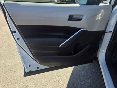 Used 2024 Toyota Corolla Cross LE image 21