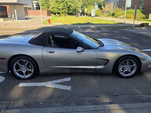 Used 1998 Chevrolet Corvette Convertible RWD image 4