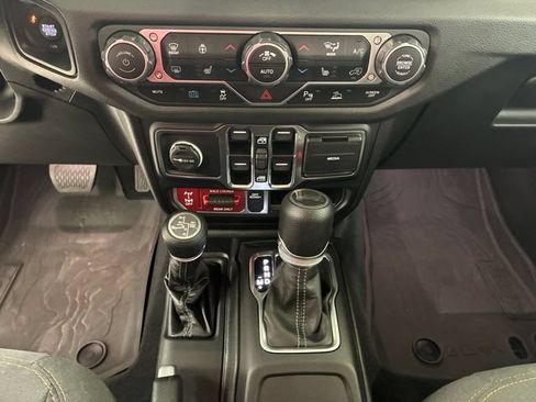 Used 2024 Jeep Wrangler Unlimited AWD/4WD image 21