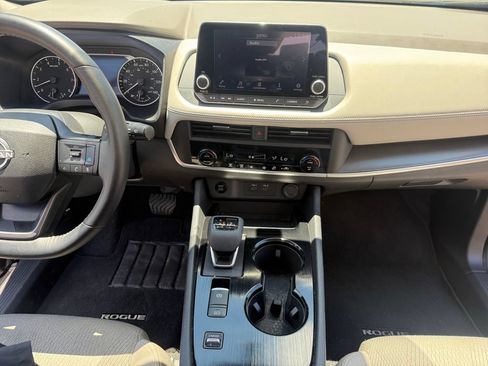Used 2025 Nissan Rogue SV FWD image 14