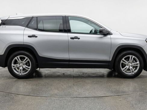 Used 2024 GMC Terrain SLE image 11