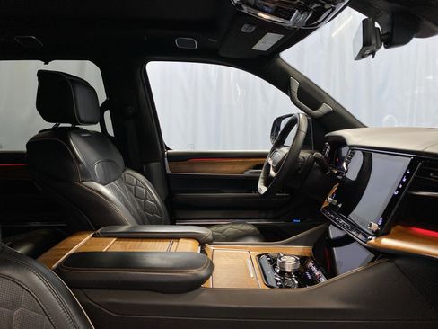 Certified 2024 Jeep Grand Wagoneer L Series III image 42