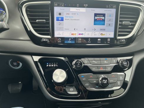 New 2026 Chrysler Voyager LX image 17