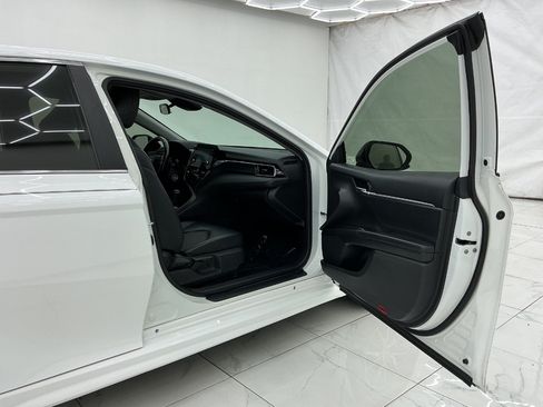 Used 2021 Toyota Camry SE FWD image 17