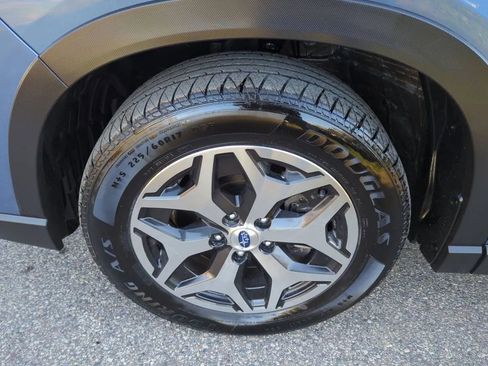 Used 2021 Subaru Forester Premium AWD/4WD image 9