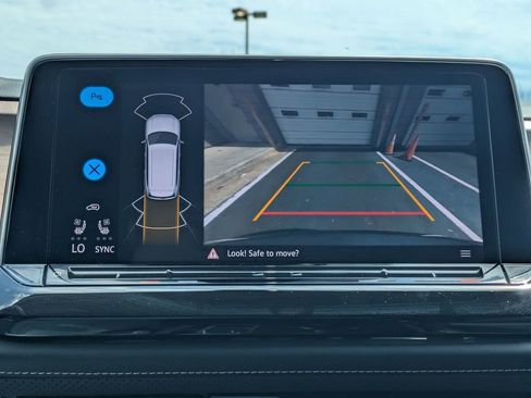 Used 2025 Volkswagen Atlas SE image 20