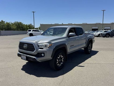Used 2019 Toyota Tacoma TRD Off-Road AWD/4WD image 5