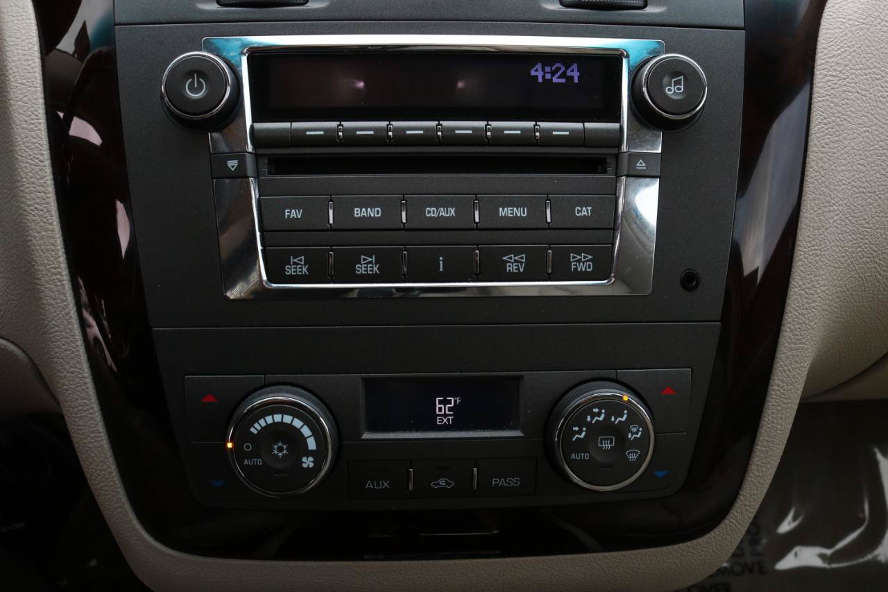 Used 2009 Cadillac DTS w/ Sun And Sound Package FWD image 30