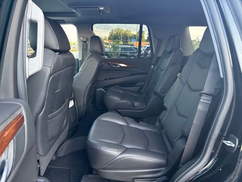 Used 2020 Cadillac Escalade Premium Luxury AWD/4WD image 12