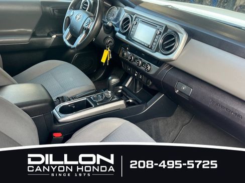 Used 2018 Toyota Tacoma SR5 AWD/4WD image 15