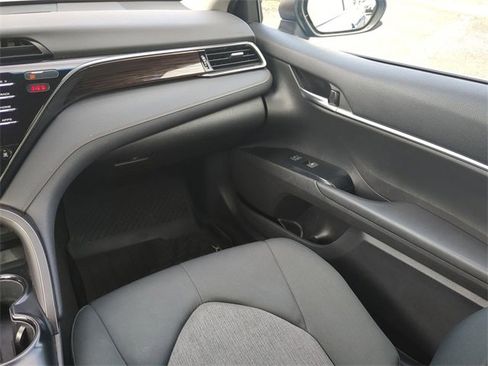 Used 2020 Toyota Camry LE image 15